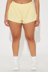 Last Serve Active Running Short - Butter Yellow