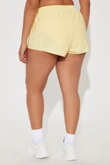 Last Serve Active Running Short - Butter Yellow