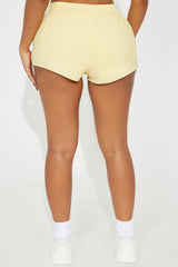 Last Serve Active Running Short - Butter Yellow