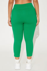 Court Cutie Effortless Seamless Active Capri Legging - Kelly Green