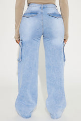 Not That Serious Stretch Cargo Jeans - Light Wash