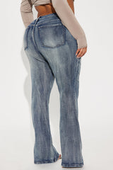 Instant BBL Padded Stretch Sculpting Flare Jeans - Medium Wash