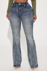 Instant BBL Padded Stretch Sculpting Flare Jeans - Medium Wash